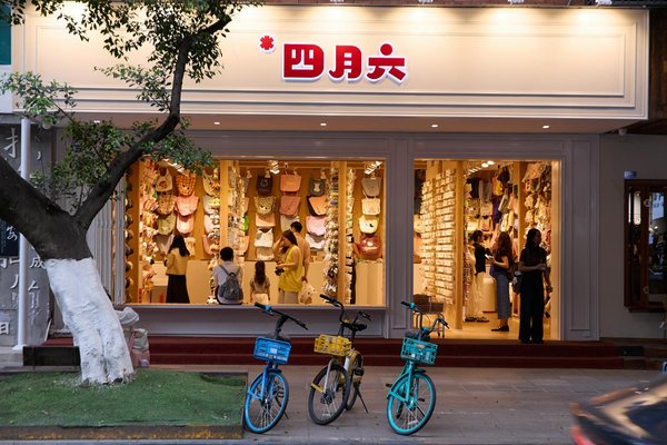 Montres chiffres arabes modernes pour un style traditionnel