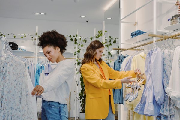 10 Conseils Infaillibles pour Maîtriser l'Art de l'Achat de Vêtements en Ligne